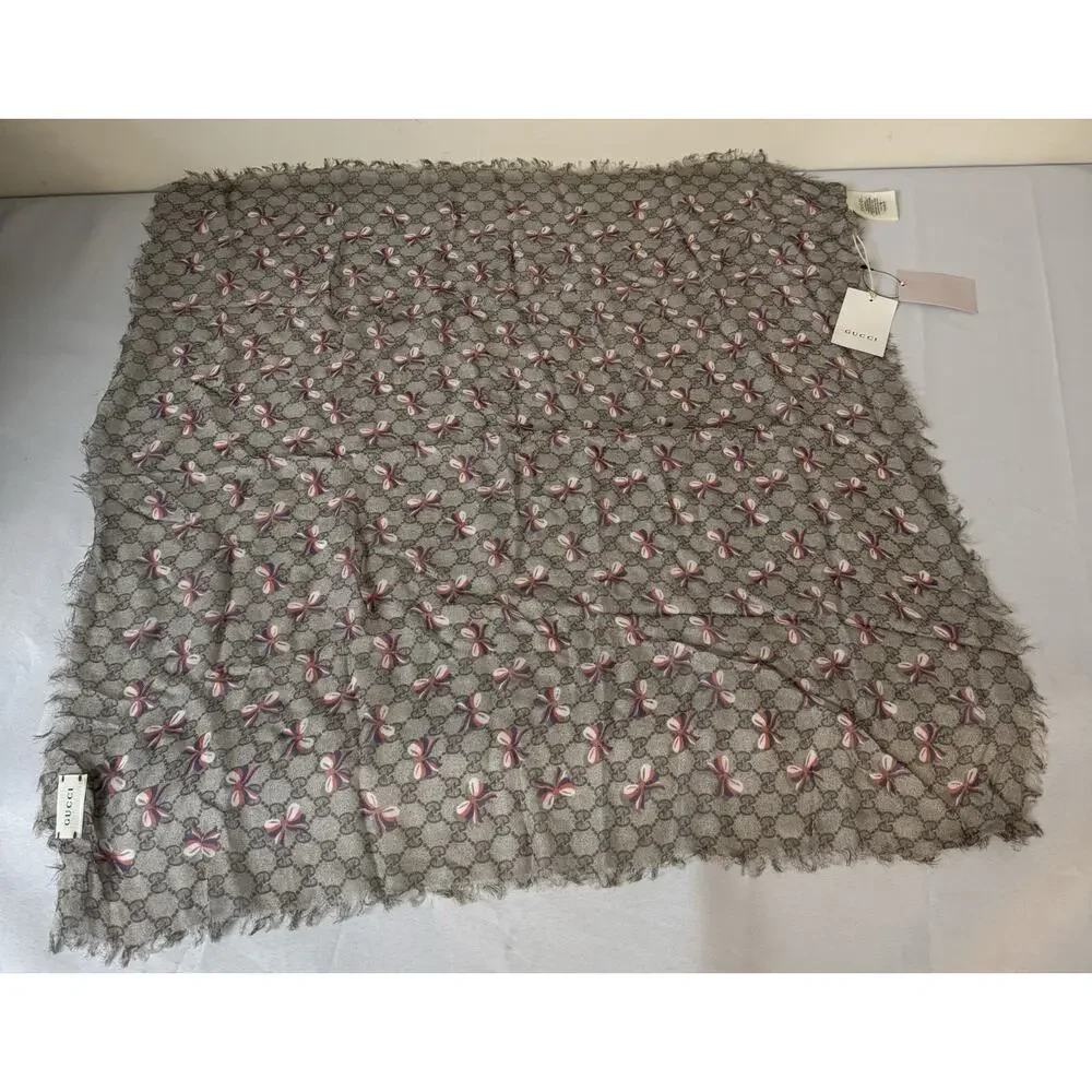 New With Tags Gucci Modal/Silk GG Supreme Bow Detail Girls 32”X32” Scarf $595.00